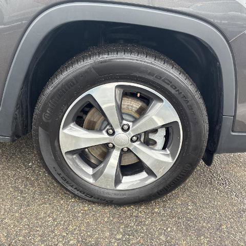 Used 2020 Jeep Cherokee Limited w/ Technology Group image 18