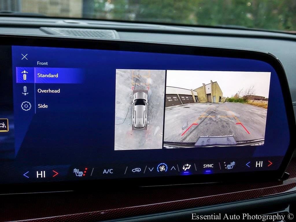 Used 2025 Chevrolet Traverse Z71 w/ Enhanced Driving Package image 18