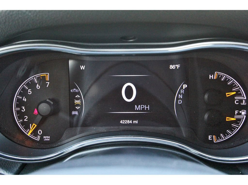 Used 2022 Jeep Grand Cherokee Laredo X RWD image 15