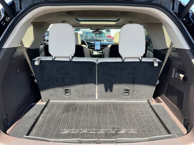 Certified 2023 Ford Explorer Platinum w/ Technology Package AWD/4WD image 7