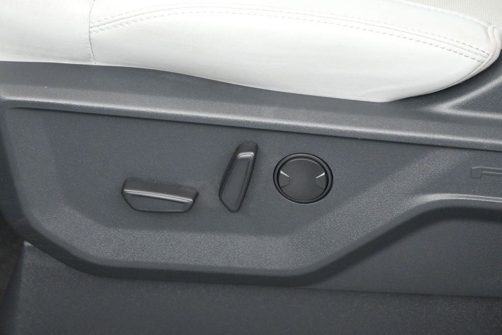 Certified 2025 Ford Expedition Platinum w/ Driver's Package AWD/4WD image 11