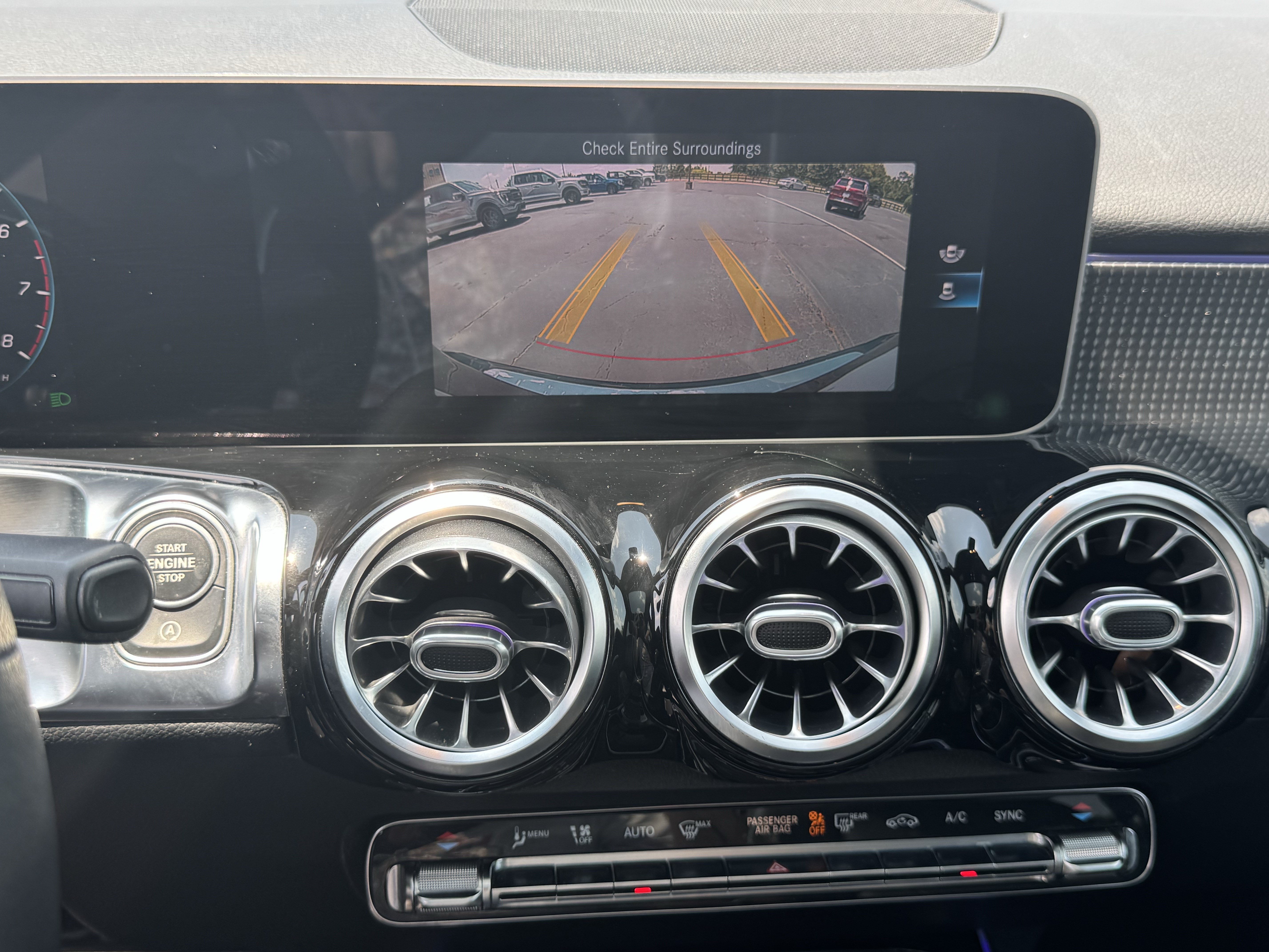 Used 2020 Mercedes-Benz GLB 250 4MATIC image 30