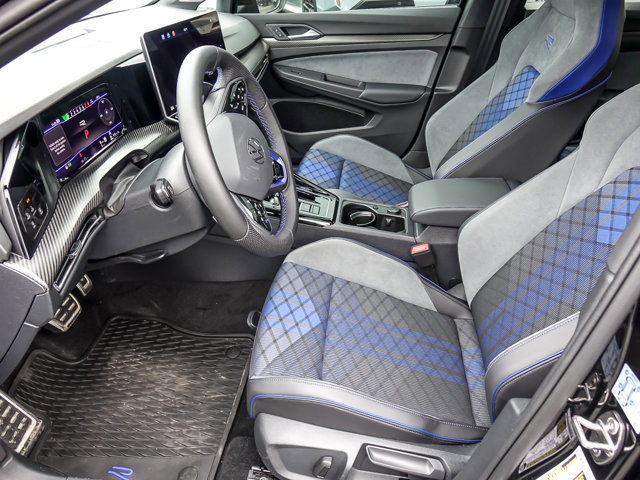 Used 2025 Volkswagen Golf R 2.0T image 9