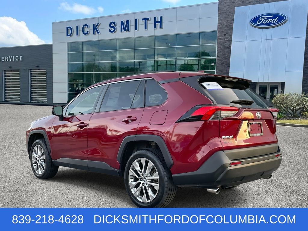 Used 2020 Toyota RAV4 XLE Premium image 4