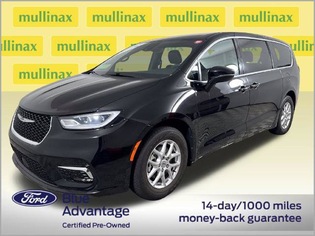 Used 2025 Chrysler Pacifica Select FWD image 14