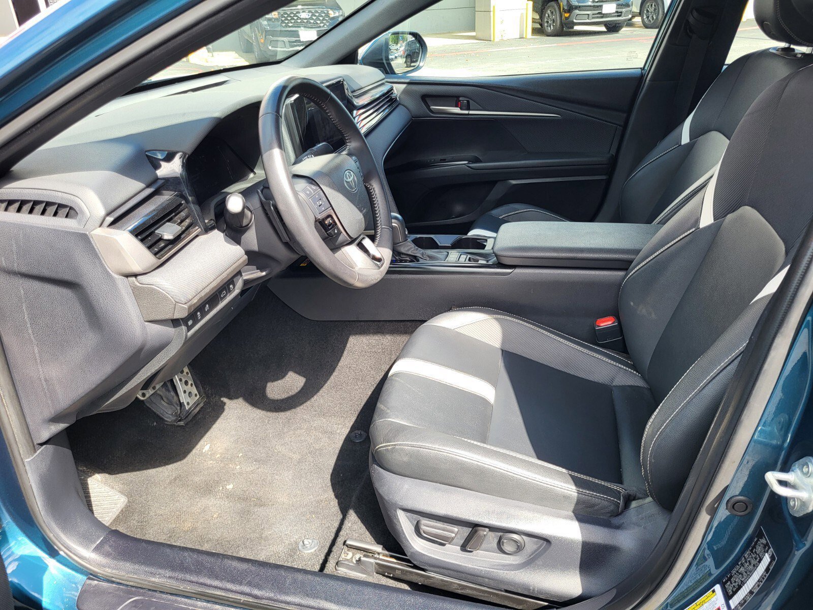 Used 2025 Toyota Camry SE image 19