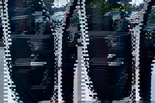 Used 2021 Mercedes-Benz GLB 250 w/ Premium Package image 22