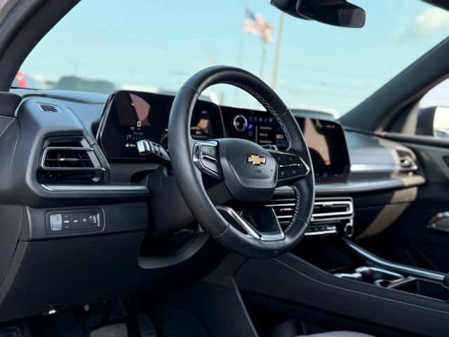 Used 2025 Chevrolet Traverse LT AWD/4WD image 11