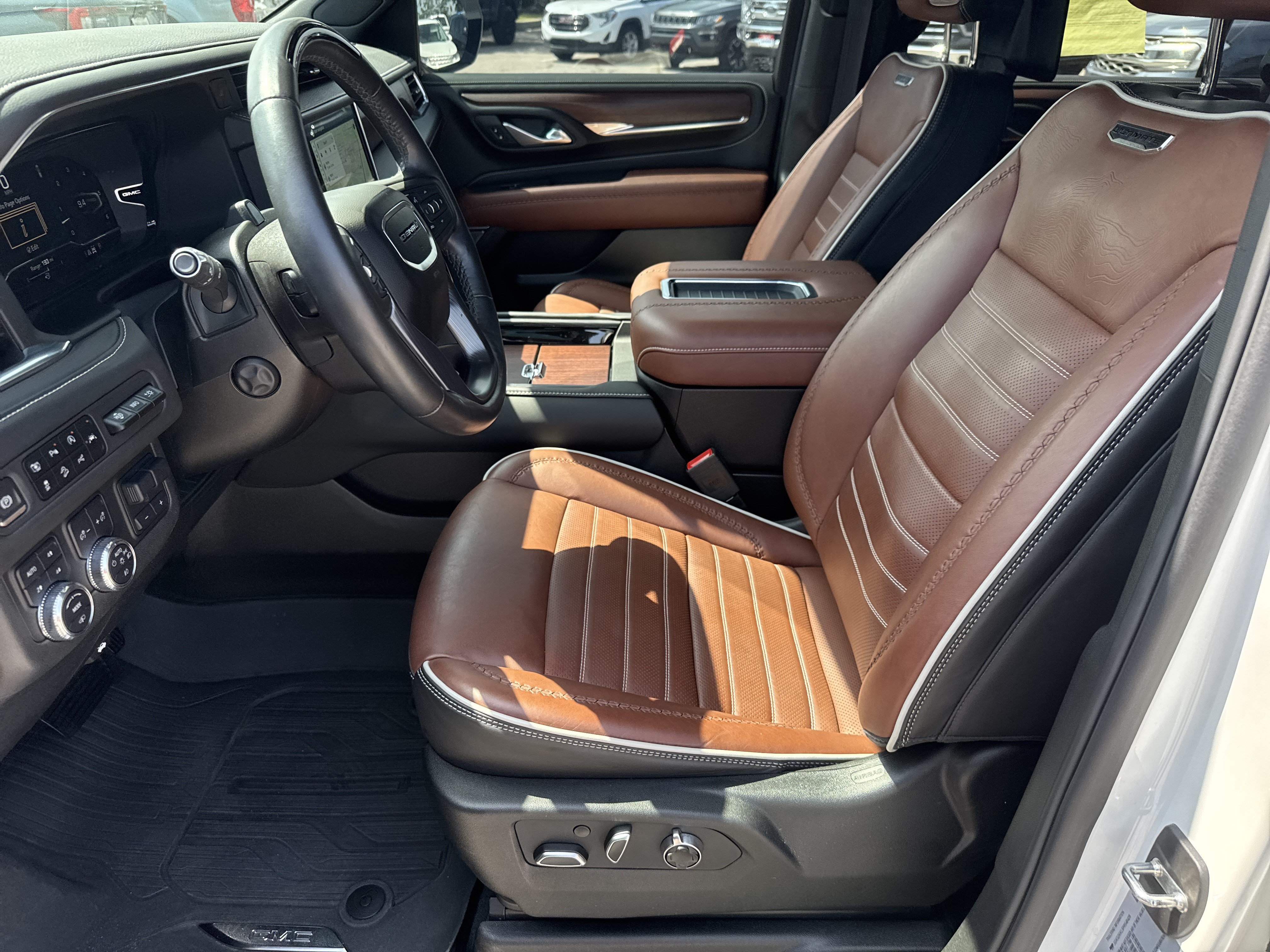 Used 2023 GMC Yukon XL Denali Ultimate w/ LPO, Floor Liner Package AWD/4WD image 10