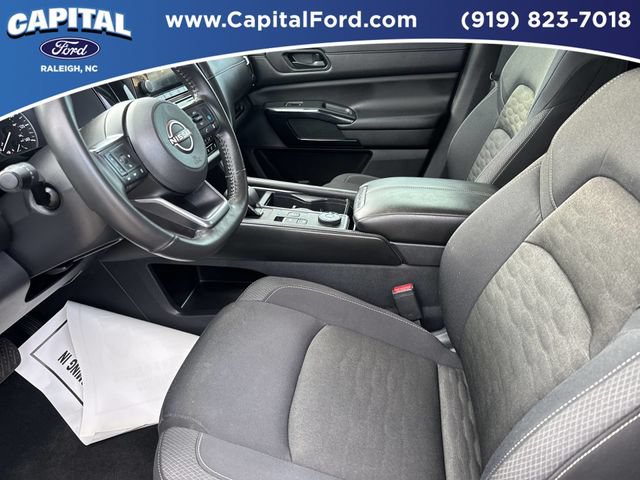 Used 2025 Nissan Pathfinder SV w/ SV Premium Package AWD/4WD image 19