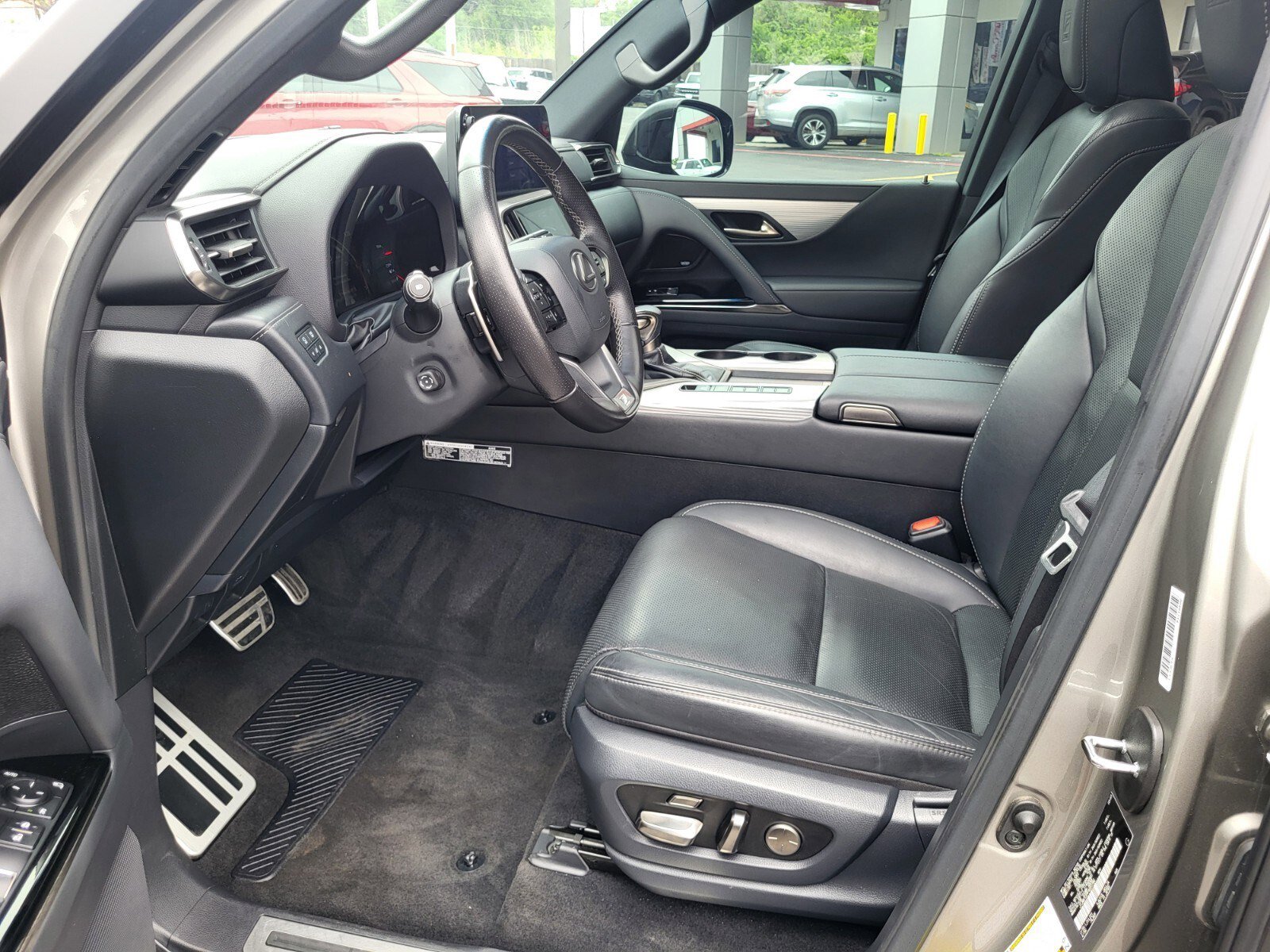 Used 2023 Lexus LX 600 F Sport w/ Accessory Package (Z1) AWD/4WD image 20