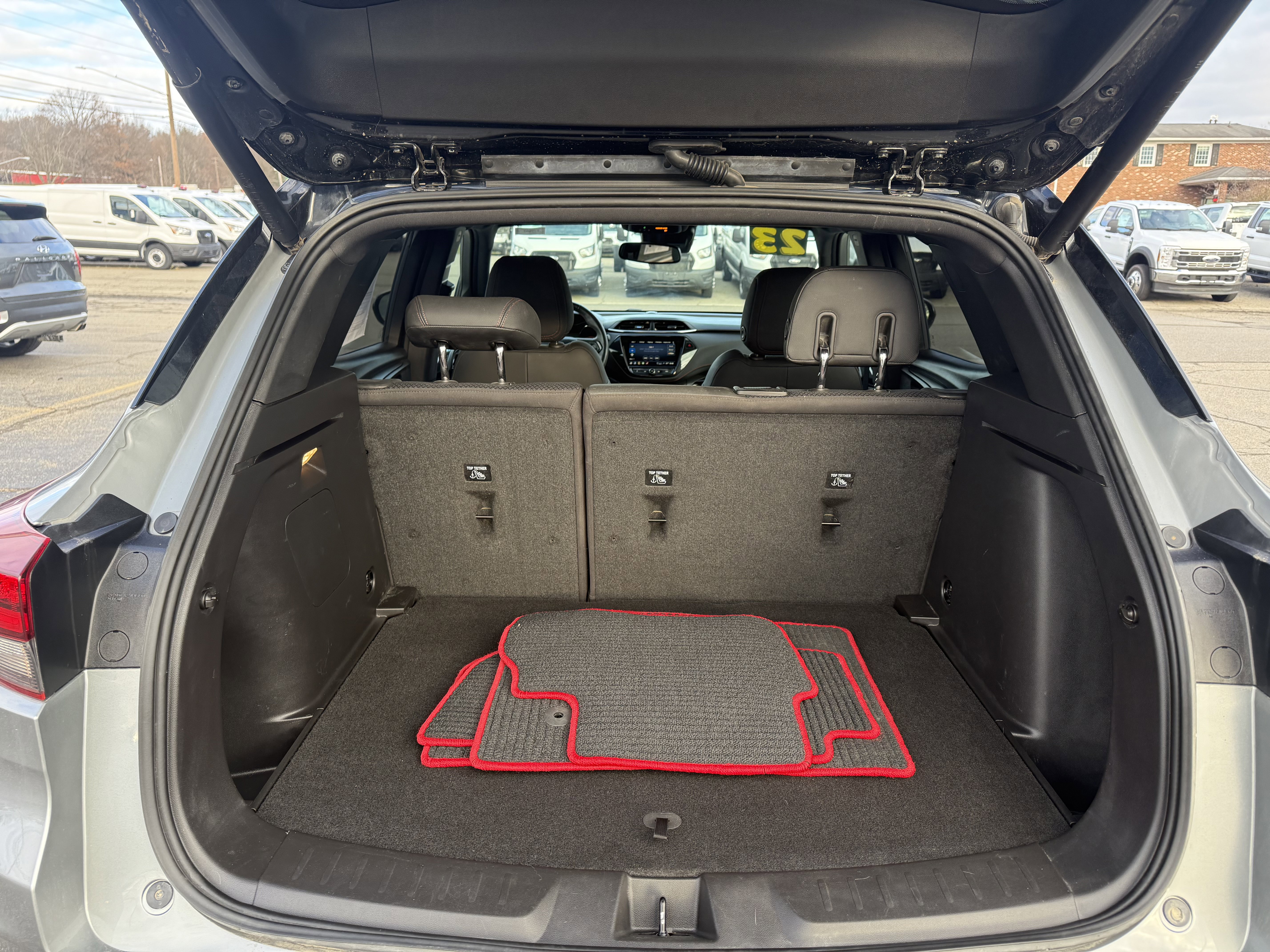 Used 2023 Chevrolet TrailBlazer RS w/ Sun and Liftgate Package image 9