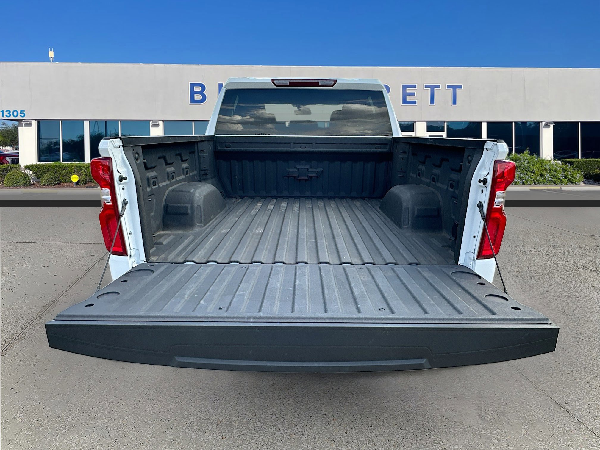 Used 2025 Chevrolet Silverado 1500 LTZ image 26
