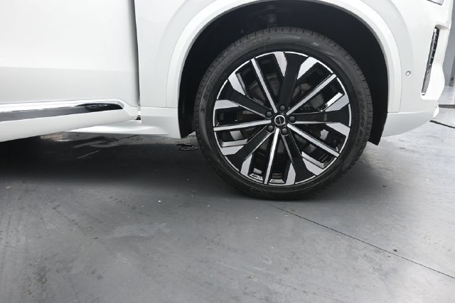 Used 2025 Volvo XC90 B6 Plus w/ Protection Package Premier AWD/4WD image 39