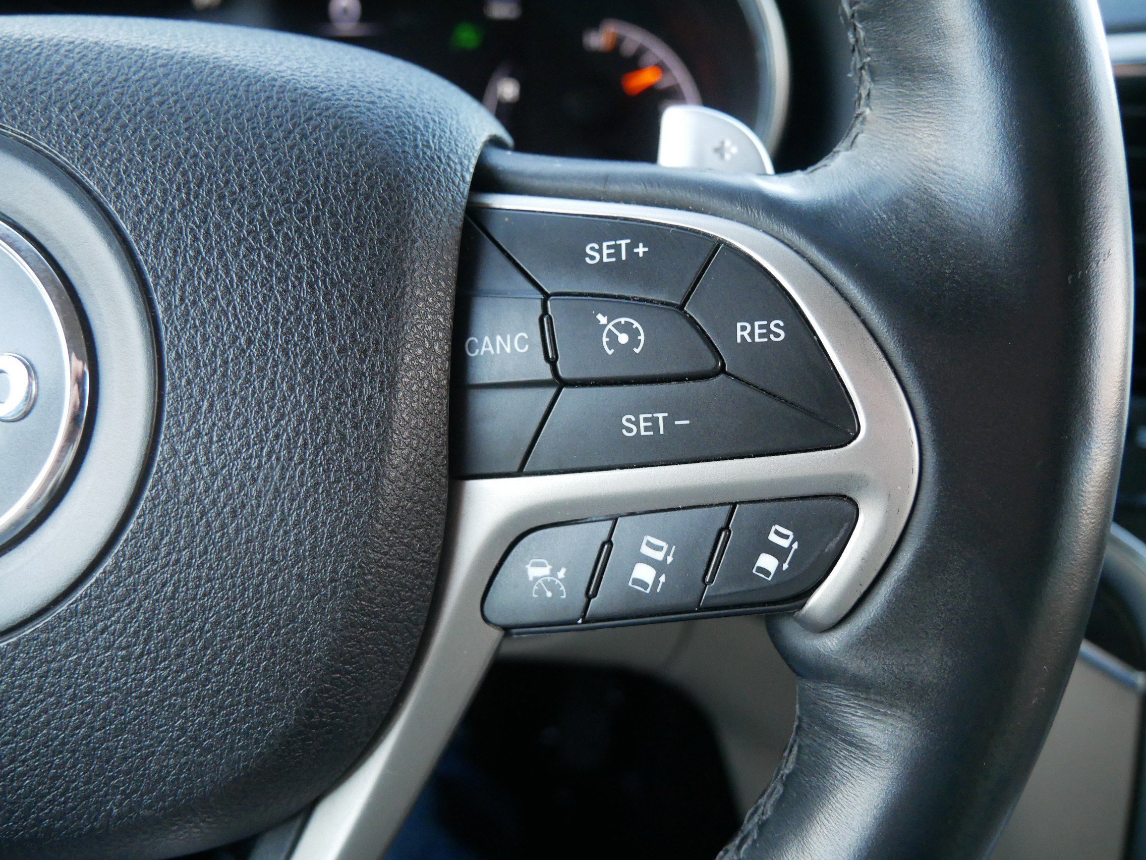 Used 2021 Jeep Renegade Latitude w/ Luxury Group I image 32