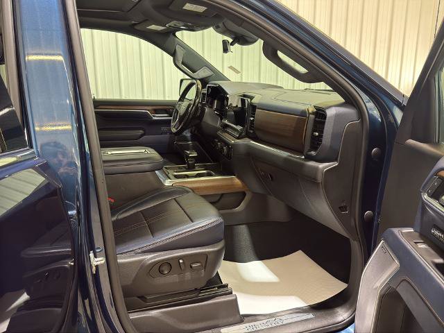 Used 2022 Chevrolet Silverado 1500 High Country w/ Technology Package AWD/4WD image 31