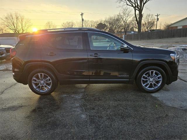 Used 2022 GMC Terrain SLT w/ Infotainment Package II image 4