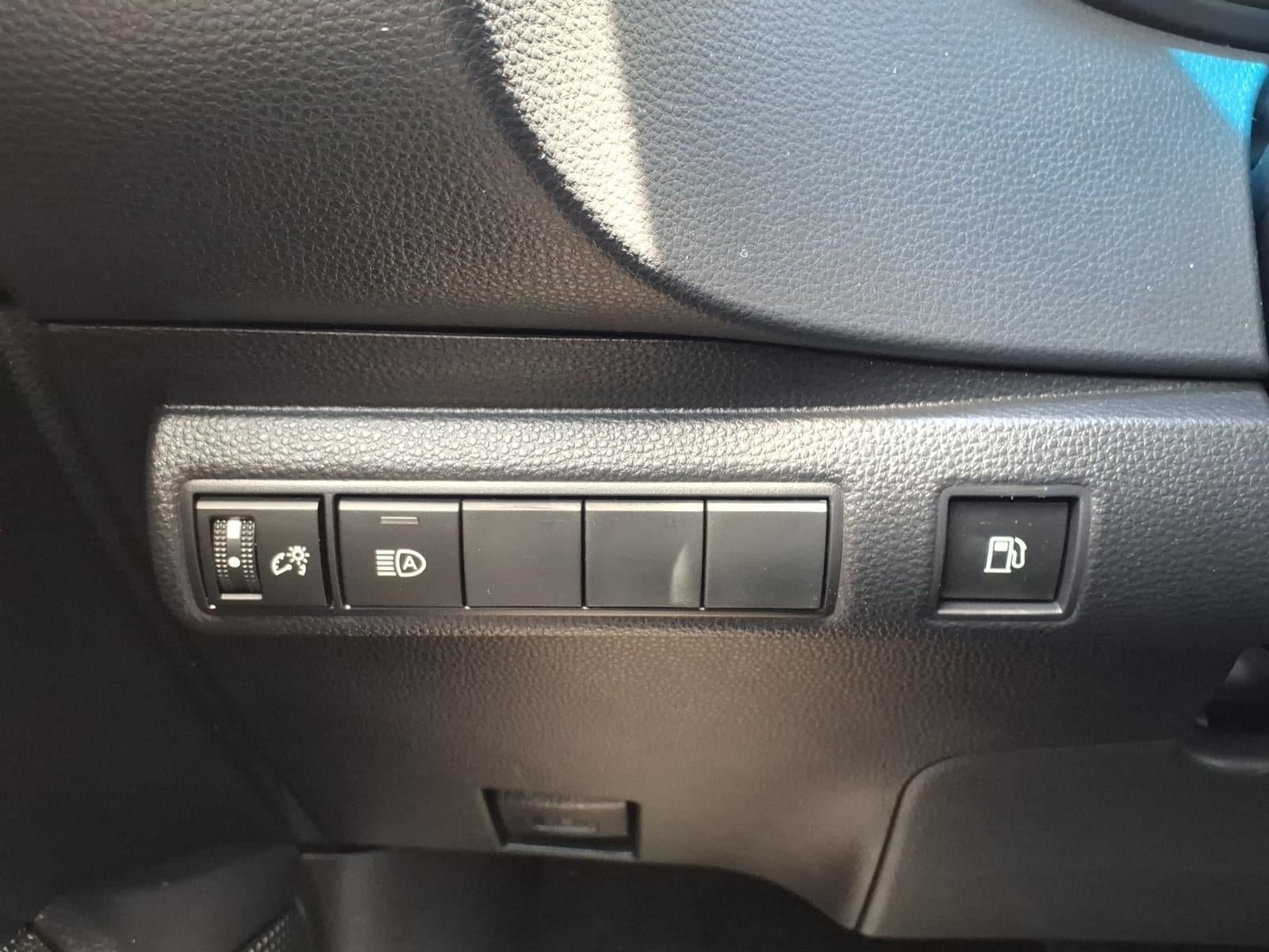 Used 2023 Toyota Corolla LE AWD/4WD image 27