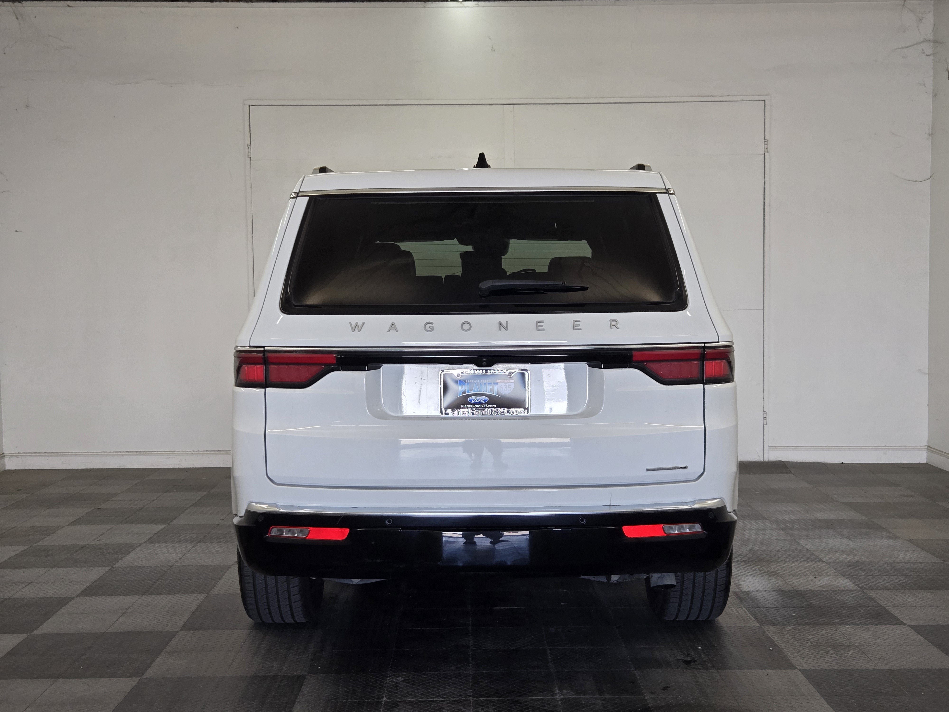 Used 2024 Jeep Wagoneer Series II w/ Flexible Seating Group RWD image 6