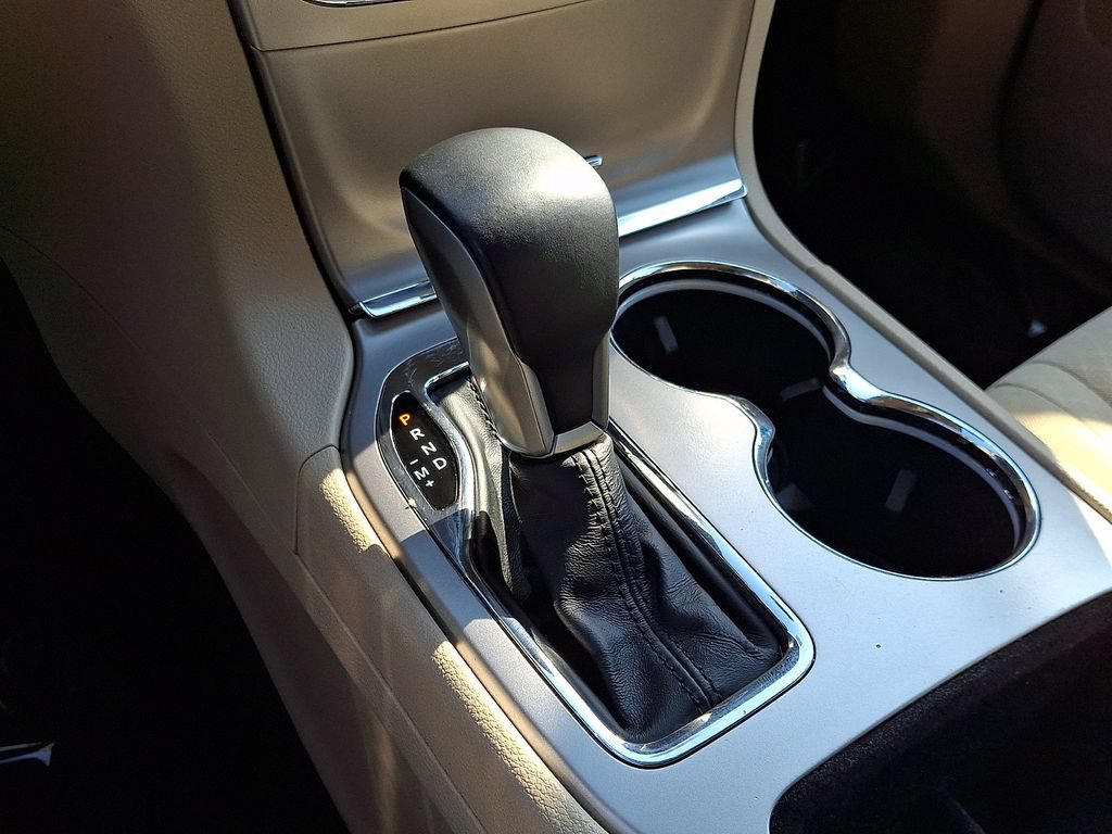 Used 2019 Jeep Grand Cherokee Laredo AWD/4WD image 14
