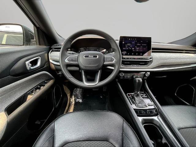 Used 2024 Jeep Compass Latitude AWD/4WD image 8