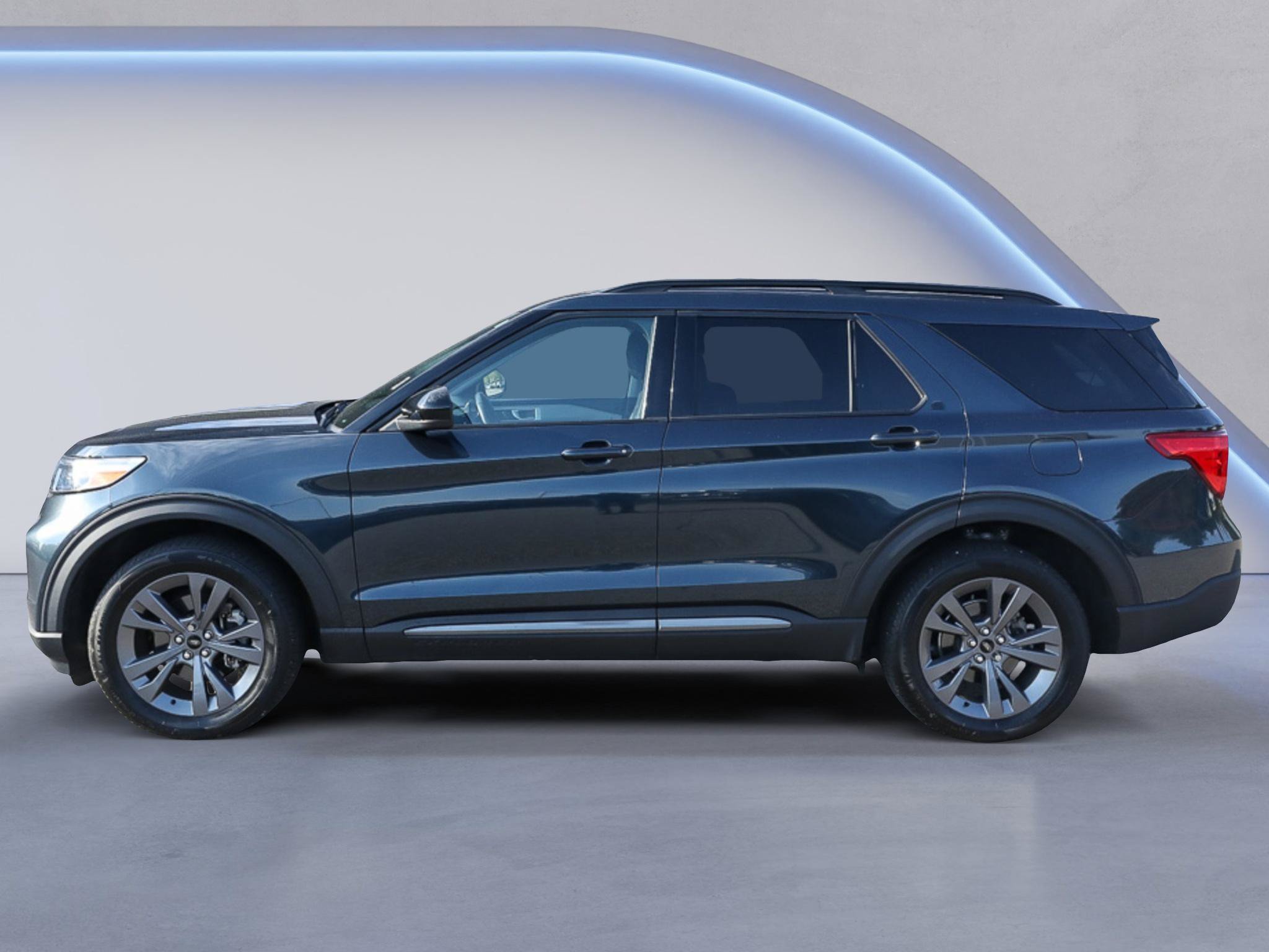 Certified 2023 Ford Explorer XLT w/ Equipment Group 202A AWD/4WD image 3