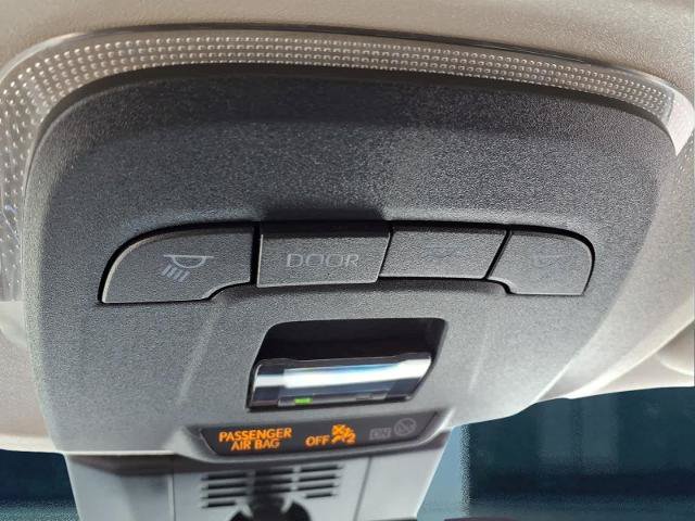 Used 2023 Toyota Corolla LE AWD/4WD image 36