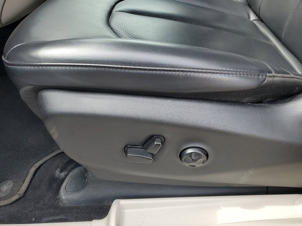 Used 2023 Chrysler Pacifica Touring-L image 10