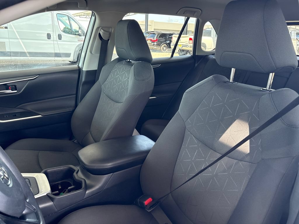 Used 2024 Toyota RAV4 XLE AWD/4WD image 13