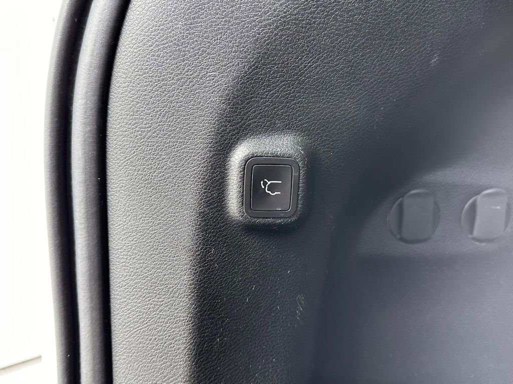 Used 2022 Jeep Cherokee Limited w/ Mopar Interior Package image 17