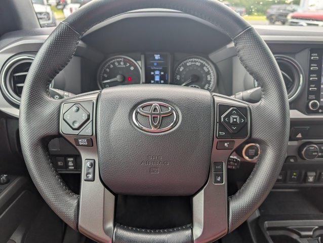 Used 2023 Toyota Tacoma TRD Off-Road w/ Technology Package AWD/4WD image 17