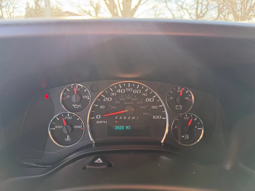 Used 2024 Chevrolet Express 2500 w/ Driver Convenience Package RWD image 10