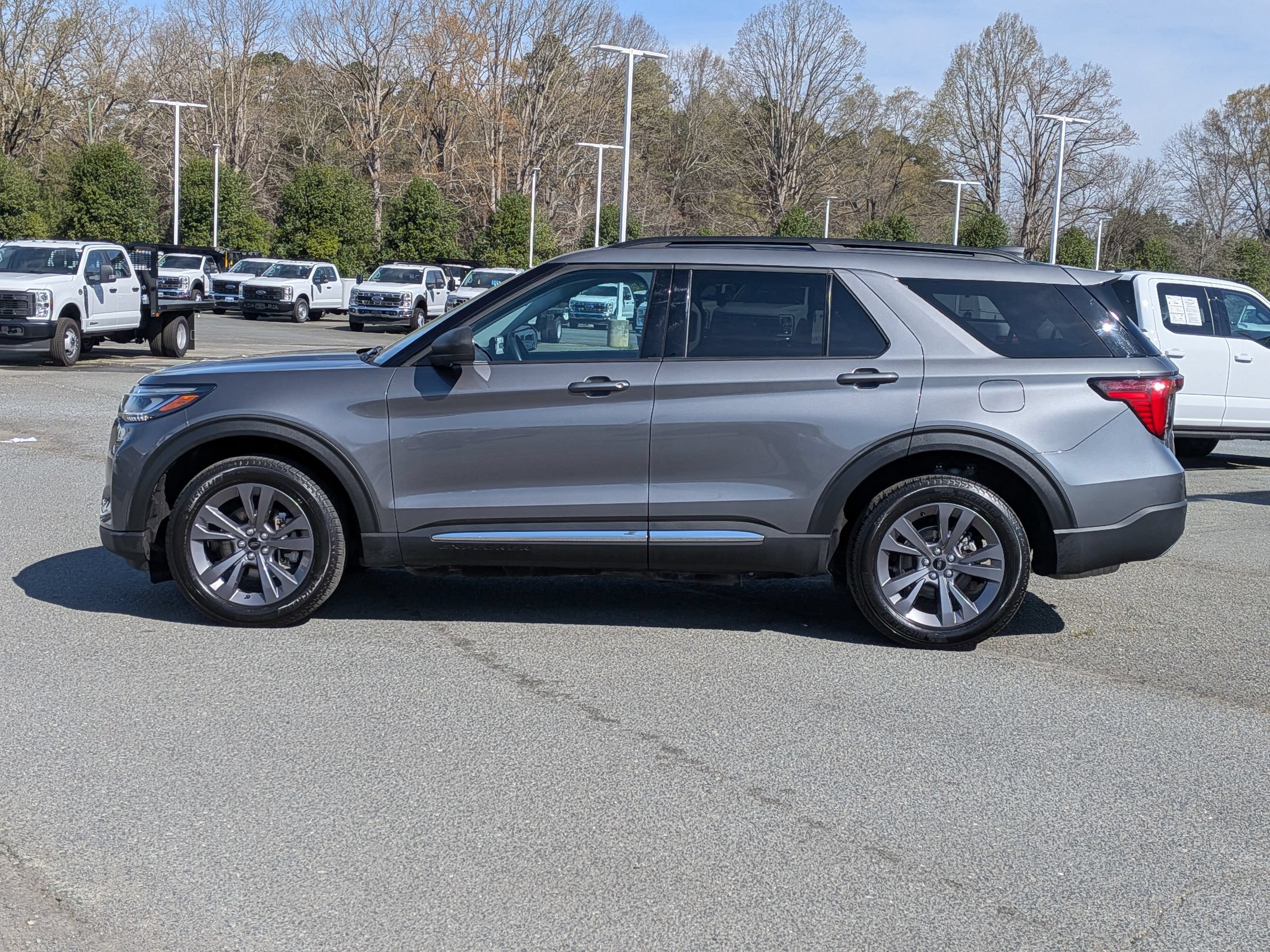 Certified 2025 Ford Explorer Active w/ Active Comfort Package AWD/4WD image 7