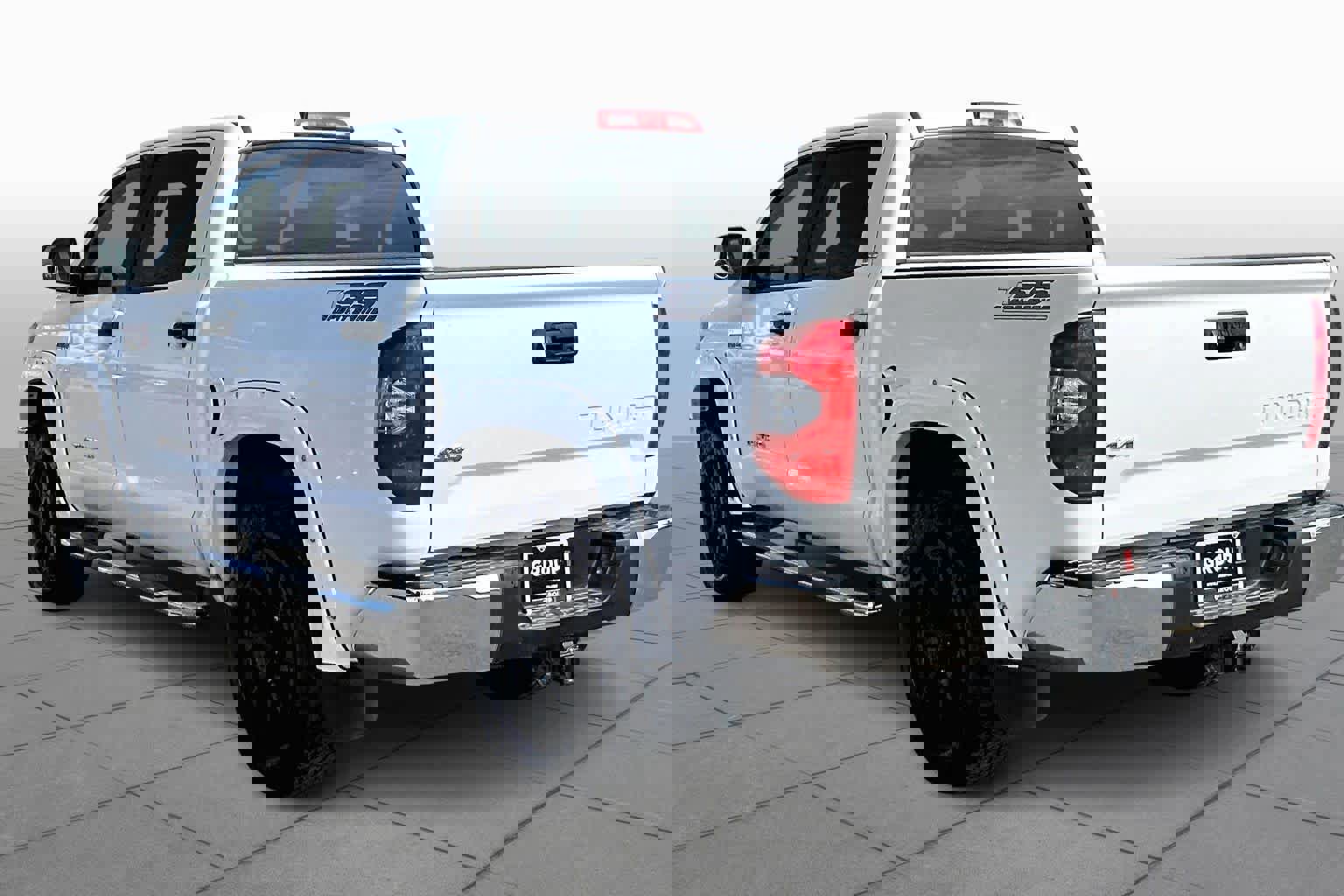 Used 2018 Toyota Tundra SR5 w/ SR5 Upgrade Package image 2