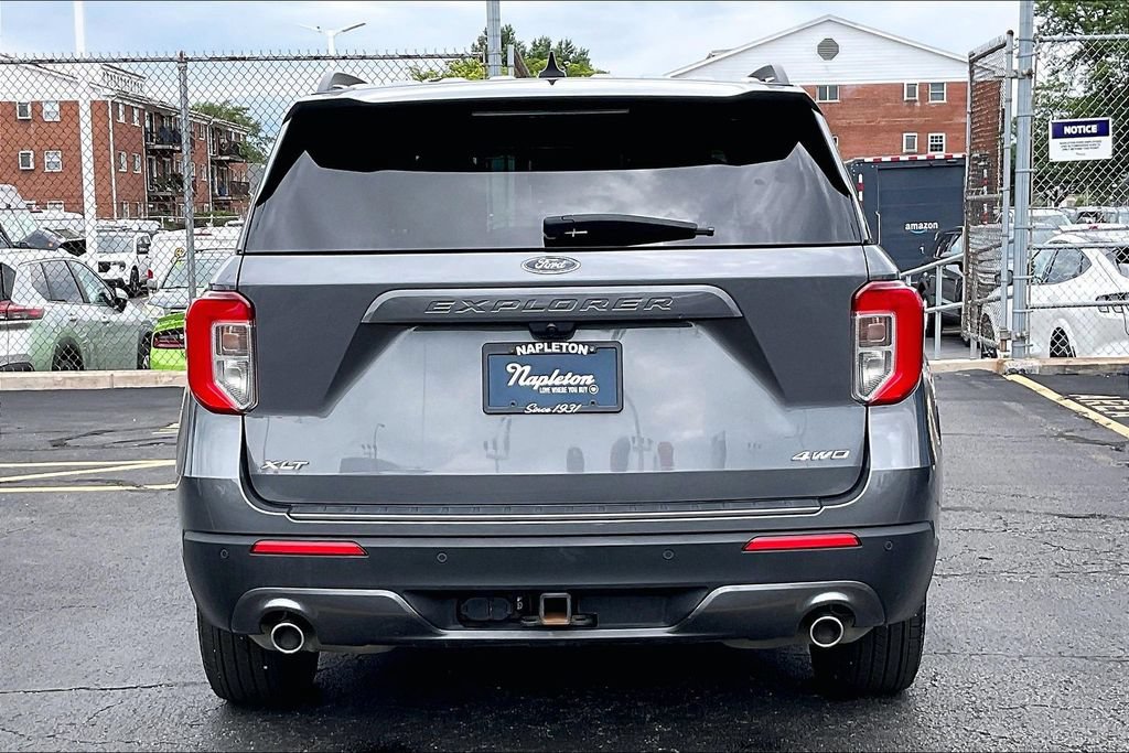 Certified 2022 Ford Explorer XLT w/ Equipment Group 202A AWD/4WD image 3