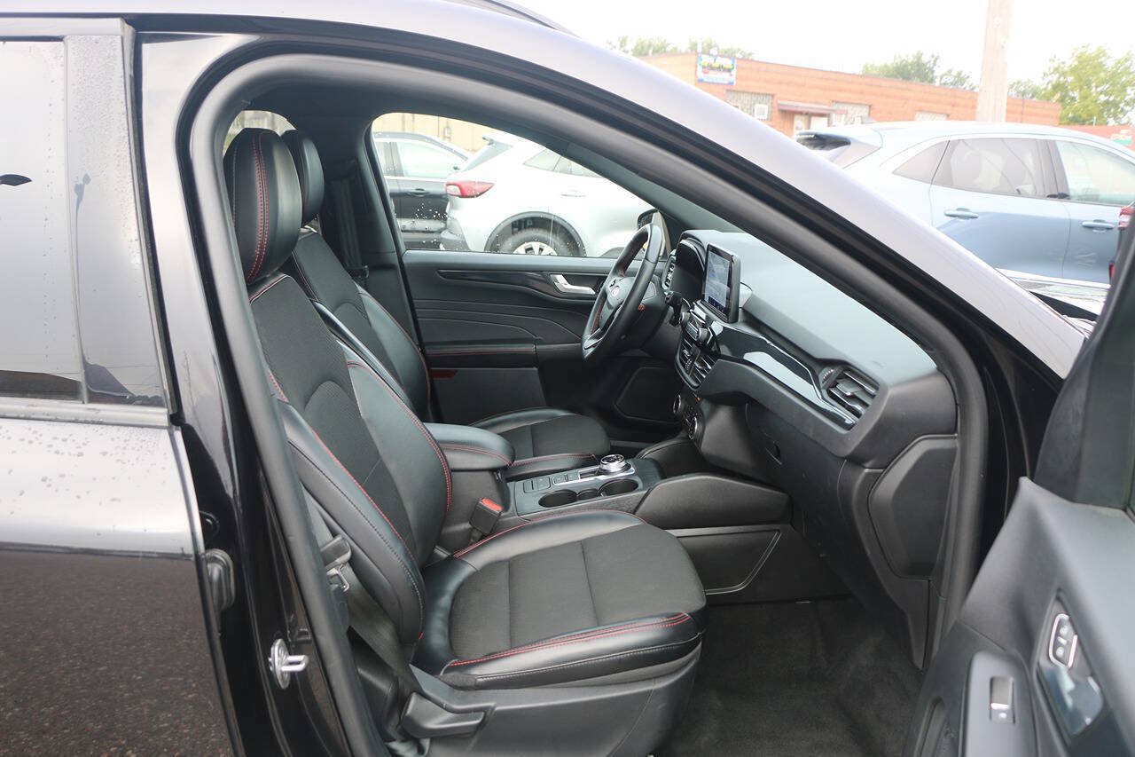 Certified 2025 Ford Escape ST-Line Select AWD/4WD image 26