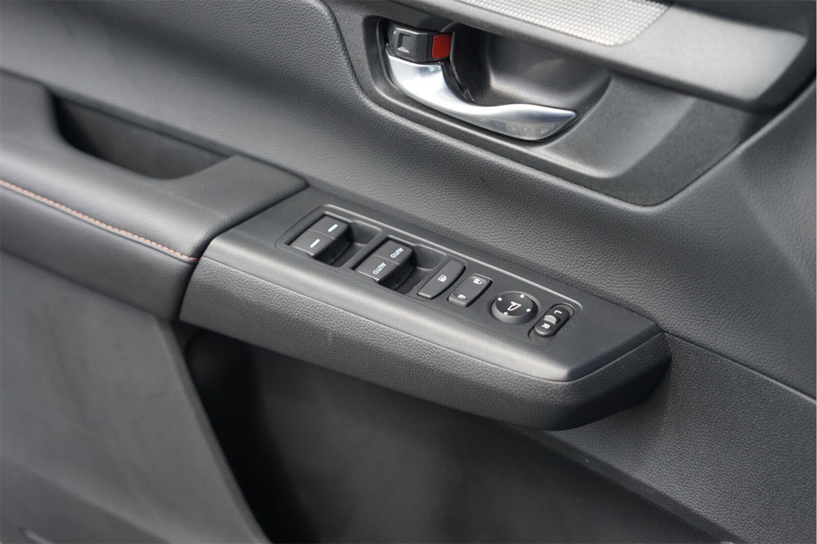 Used 2025 Honda CR-V Sport image 30