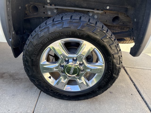 Used 2018 GMC Sierra 2500 SLT w/ Duramax Plus Package AWD/4WD image 11