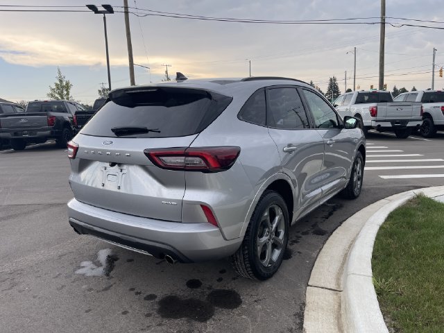 Certified 2024 Ford Escape ST-Line AWD/4WD image 5