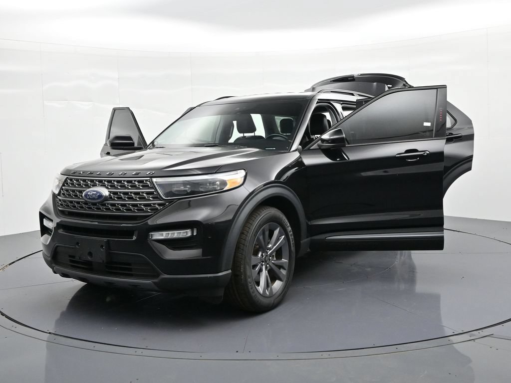 Certified 2022 Ford Explorer XLT w/ Equipment Group 202A RWD image 32