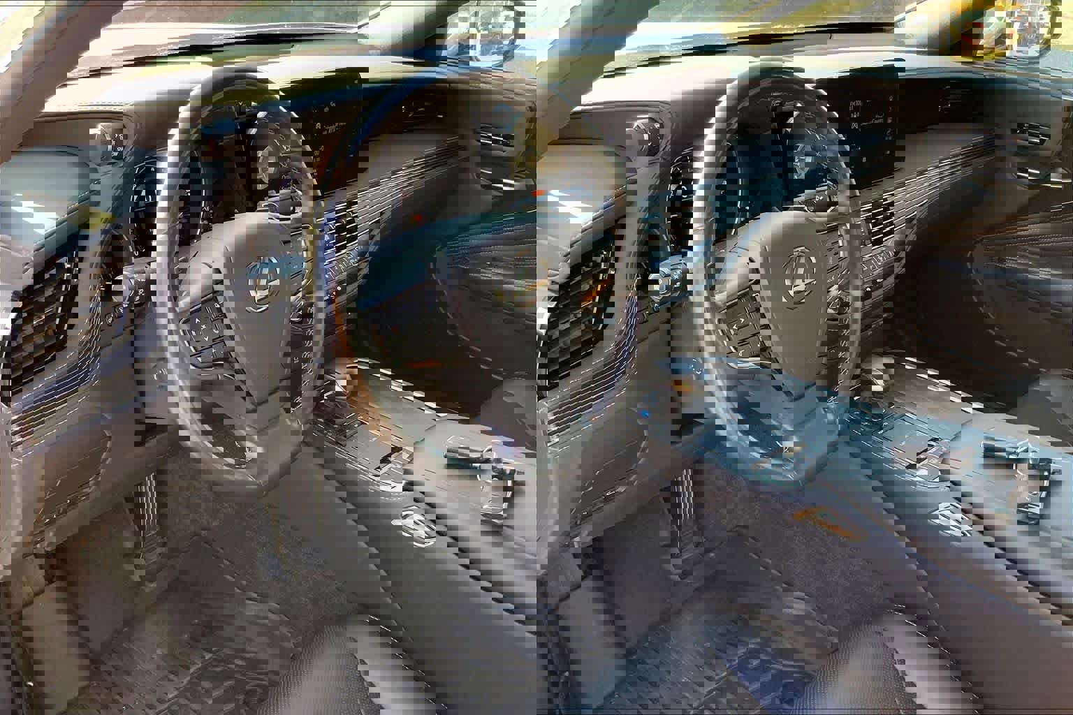 Used 2021 Lexus LS 500 w/ Accessory Package (Z2) image 17