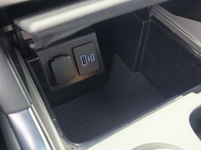 Certified 2023 Ford Explorer XLT w/ Equipment Group 202A RWD image 28