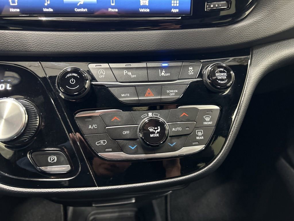 Used 2025 Chrysler Pacifica Select image 23