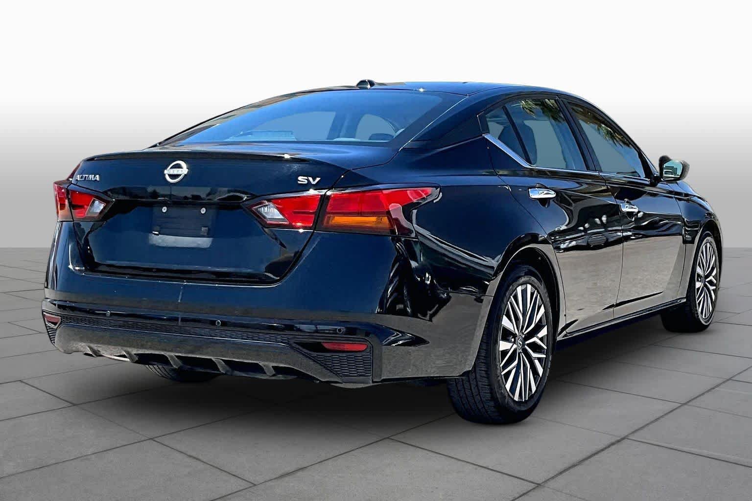 Used 2024 Nissan Altima 2.5 SV FWD image 13