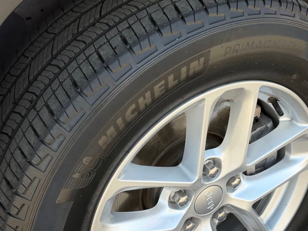 Used 2022 Jeep Grand Cherokee L Laredo w/ Luxury Tech Group I image 12