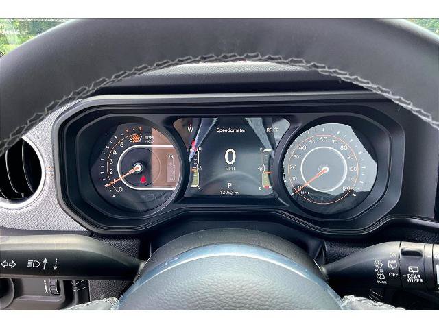 Used 2025 Jeep Wrangler Unlimited Sahara AWD/4WD image 12