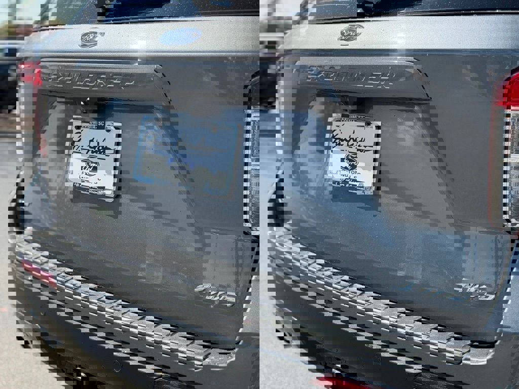 Certified 2022 Ford Explorer XLT w/ Equipment Group 202A image 11