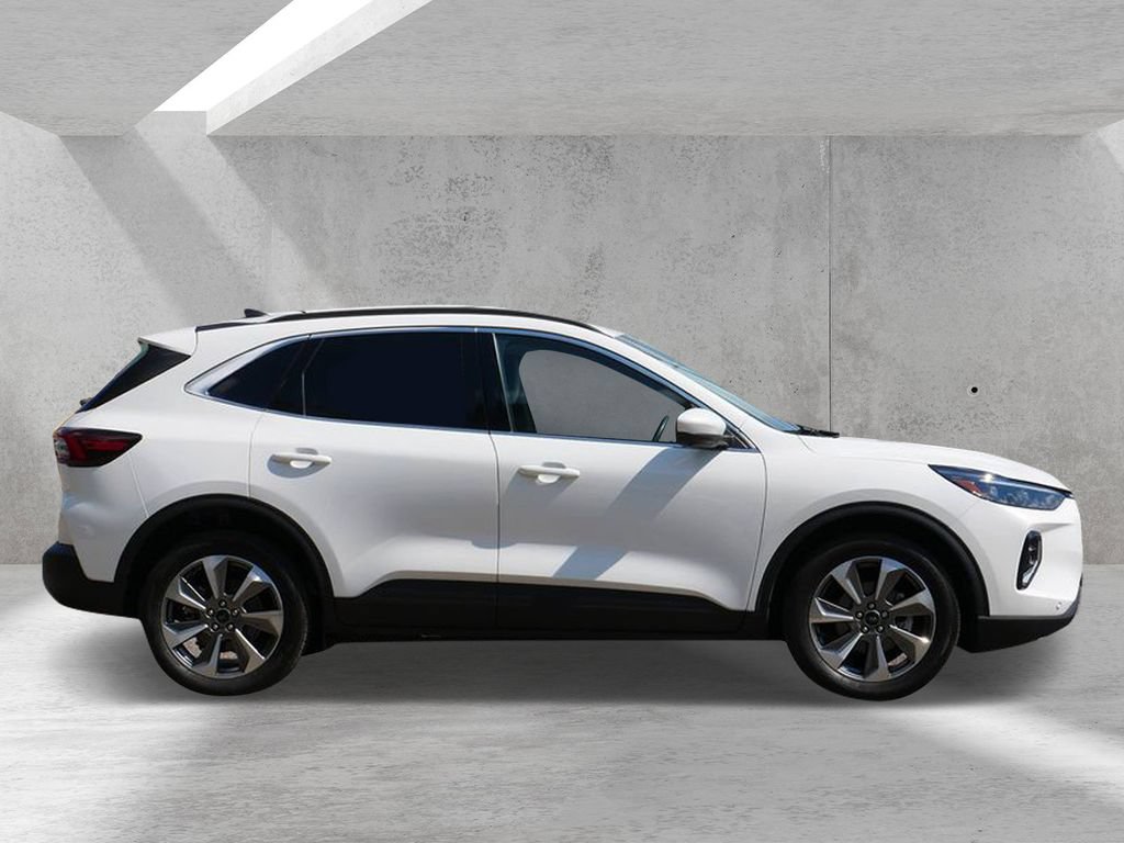 Certified 2023 Ford Escape Platinum AWD/4WD image 2