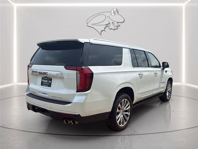 Used 2023 GMC Yukon XL Denali AWD/4WD image 5