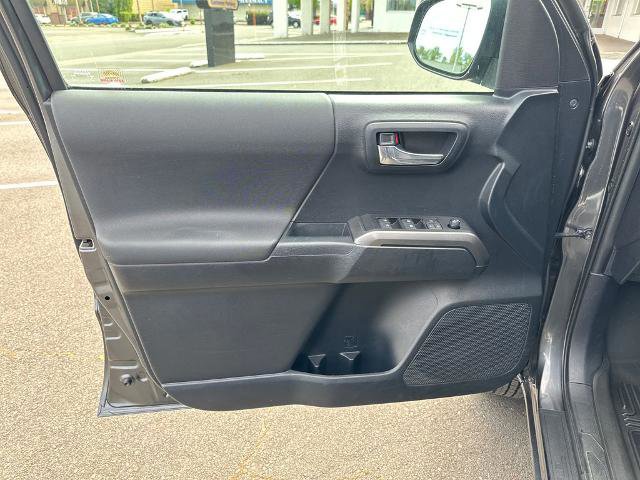 Used 2019 Toyota Tacoma TRD Sport w/ Technology Package AWD/4WD image 11